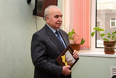 Оренбуржцев поздравили земляки 